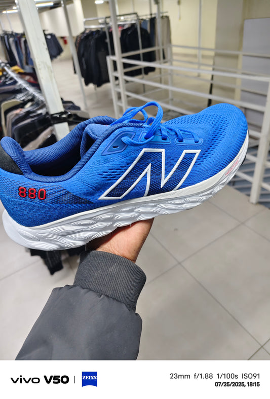 Sports shoes